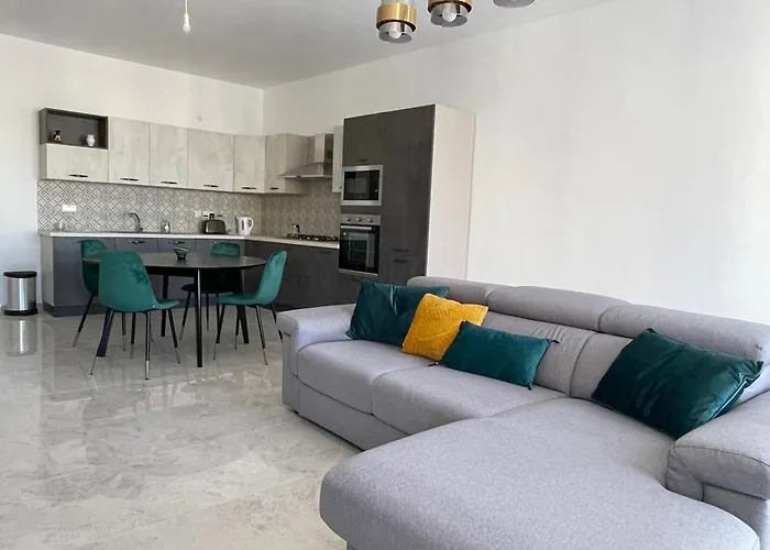 Apartment, Few Steps From Ghadira Bay