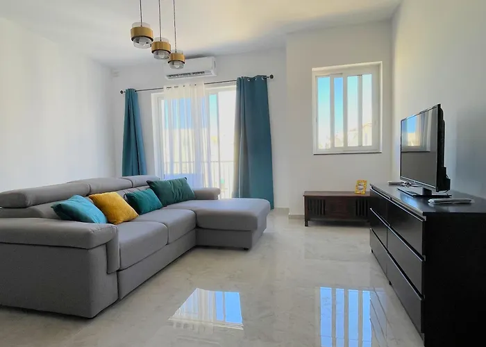 Apartment, Few Steps From Ghadira Bay