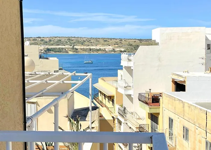 Apartment, Few Steps From Ghadira Bay